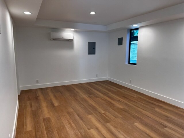 Building Photo - 1527 Wellesley Ave