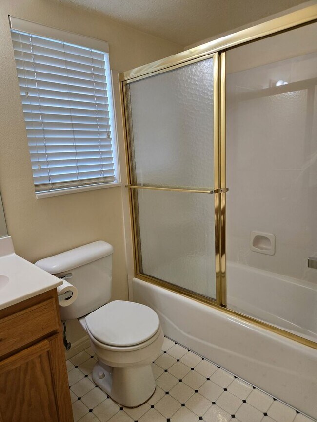 Building Photo - Beautiful Orem 2 bedroom condo