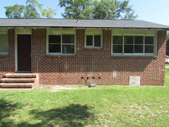 Building Photo - 223 Highland Ave