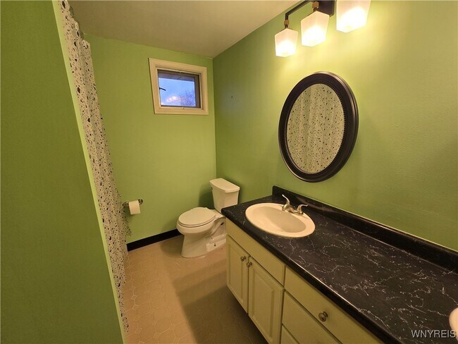 Building Photo - 161 Foxpoint W