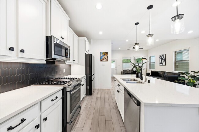 Building Photo - 10636 Wild Chives