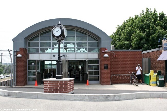 Building Photo - 54 Saxton St