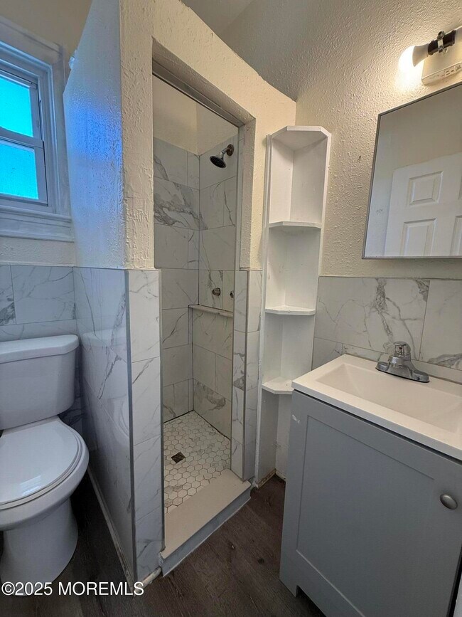 Building Photo - 37 2nd Ave