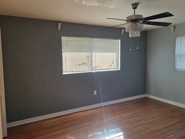 Building Photo - 220 Buena Vista St