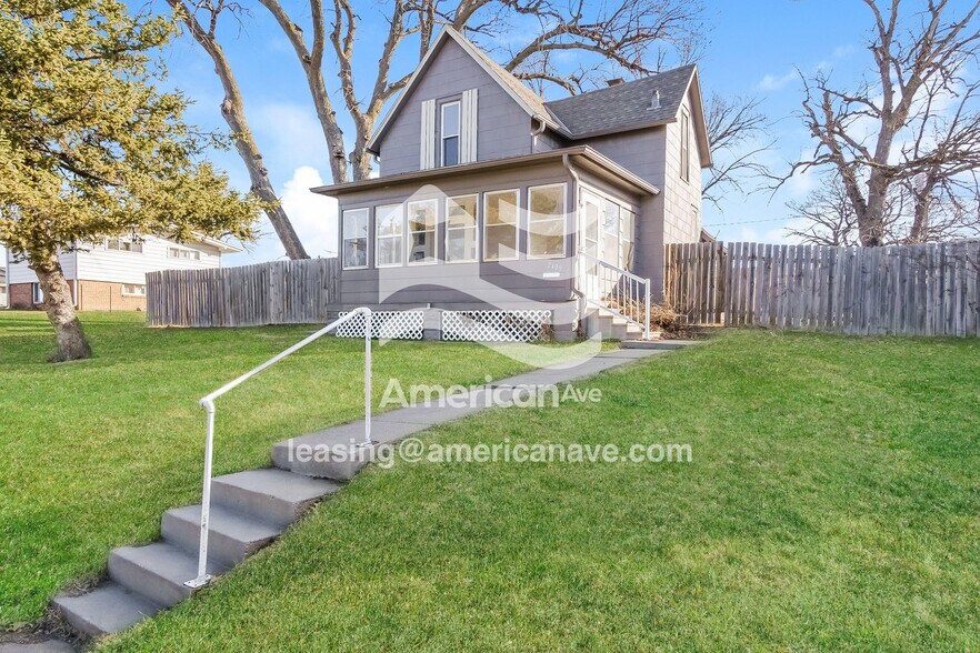 Building Photo - 2409 S 41st St