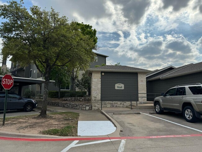 Building Photo - 2320 Gracy Farms Ln