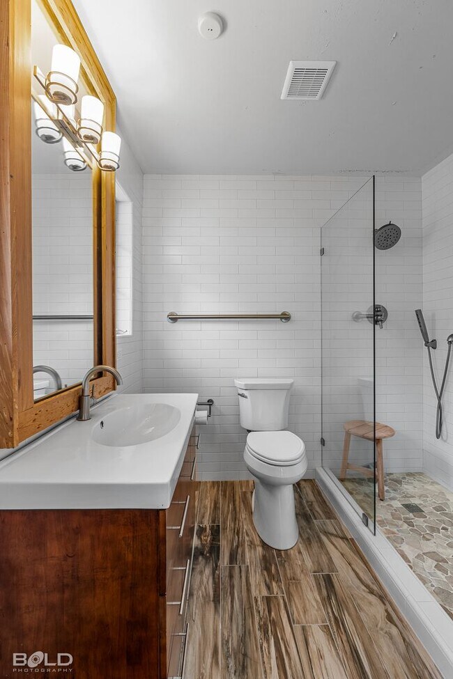 Building Photo - UPDATED MID-CENTURY MODERN HOME WITH SPECIAL CHARACTER