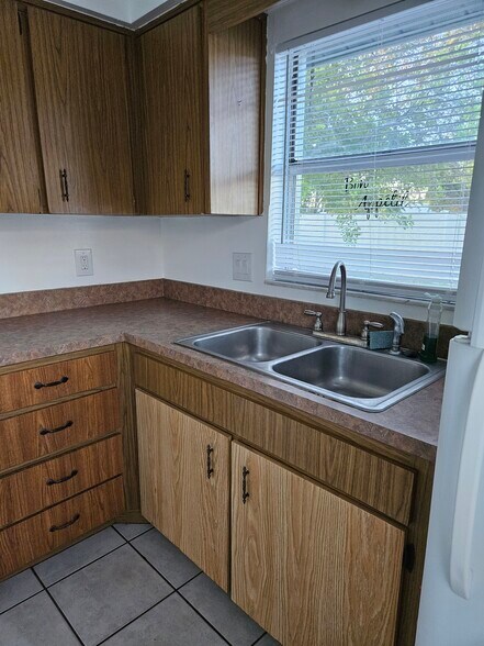 Building Photo - 802 Lake Palms Dr