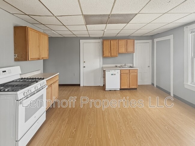 Building Photo - 82 Gershom Ave
