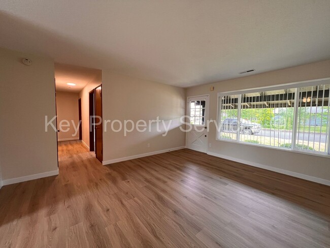 Building Photo - Beautifully Renovated Ranch in Vancouver H...