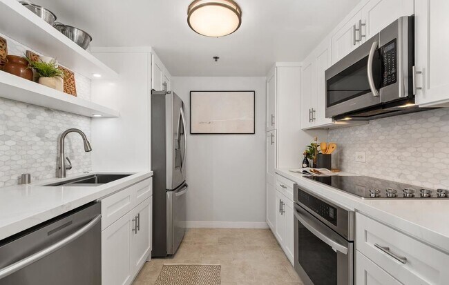 Building Photo - 425 W Beech St