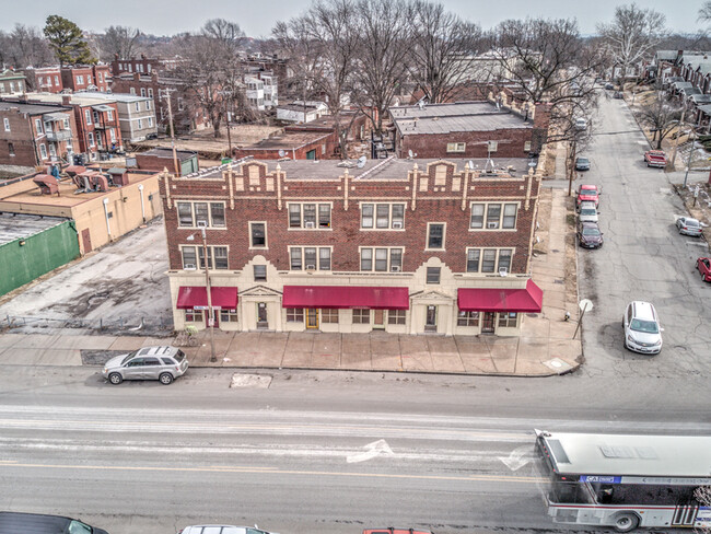 Building Photo - 4062 South Grand Boulevard - 2S