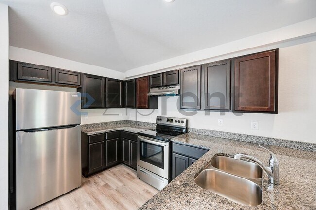 Building Photo - 12009 Henley Ave