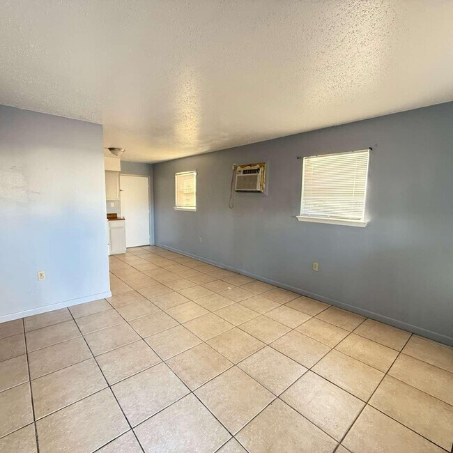 Building Photo - 824 Tanager Rd