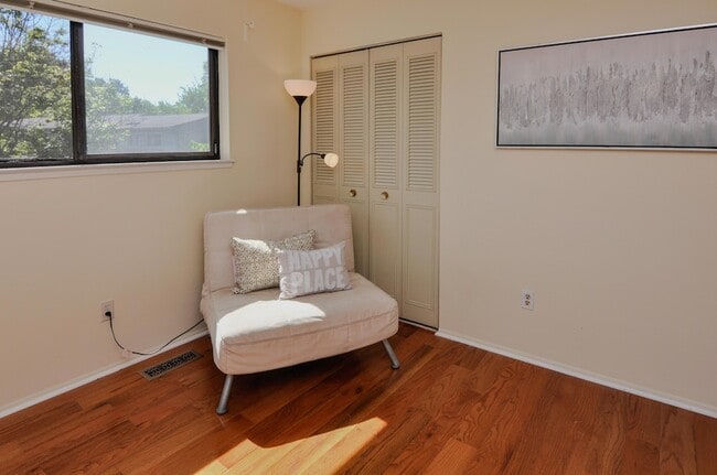 Building Photo - 609 Watersedge Dr