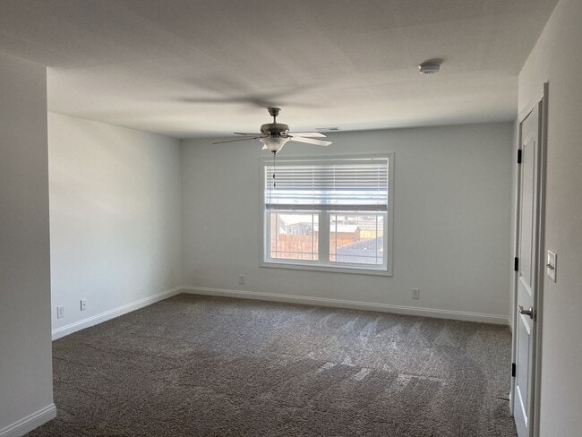 Building Photo - 4 bed, 3 bath, under $1900  Wow.