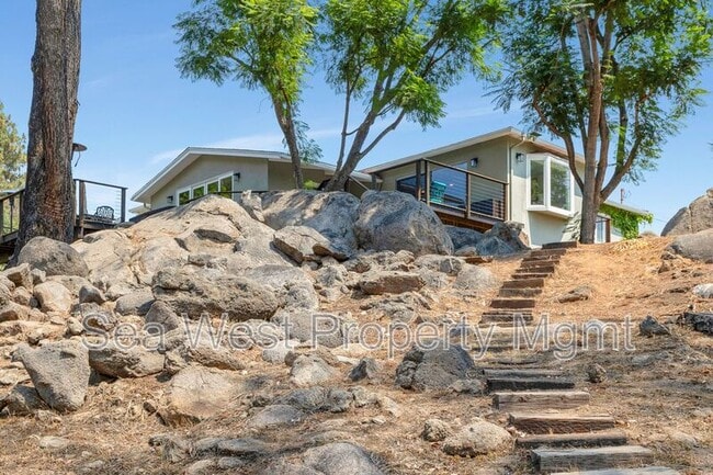 Building Photo - 3267 Bernardo Ln