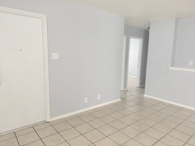 Building Photo - 10607 Shaenview