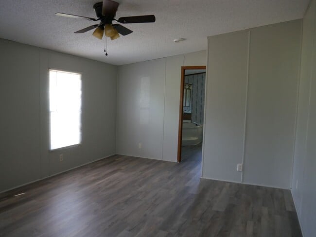 Building Photo - Adorable mobile home in Quitman