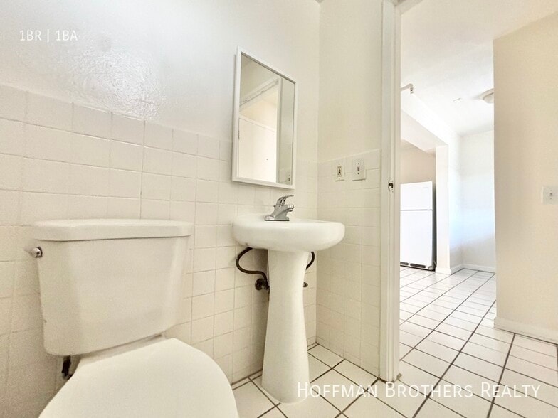 Building Photo - 1816 N Gramercy Pl