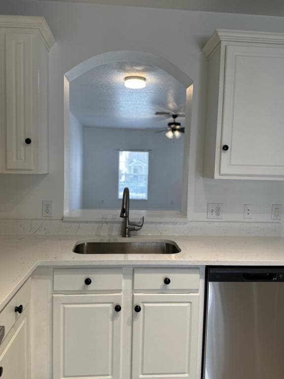 Building Photo - 15752 Fishhawk Falls Dr