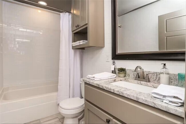 Building Photo - 303 NW F St