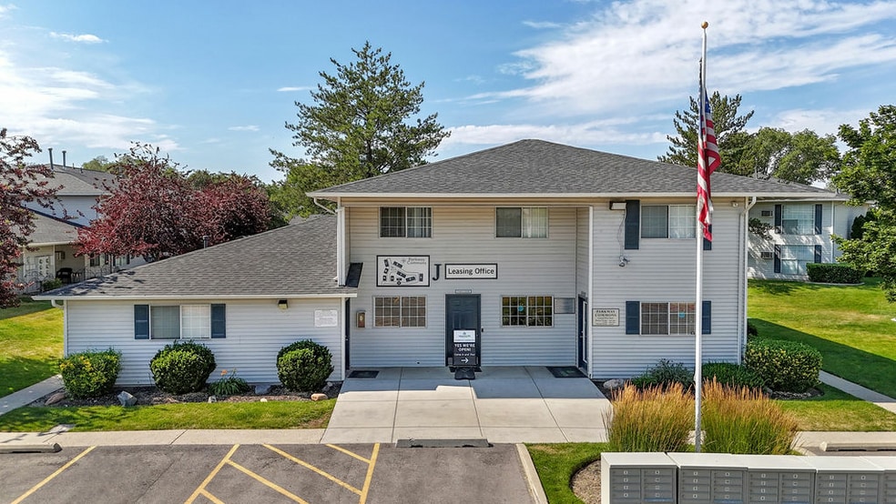 Primary Photo - Parkway Commons