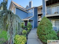 Building Photo - 105 Longfield Ct