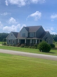 Building Photo - Nice house in Eatonton, close to the lake.