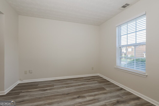 Building Photo - 617 Armitage Way
