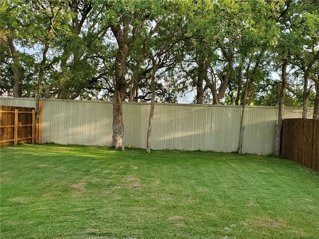 Building Photo - 409 La Dera Dr