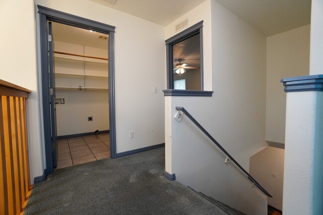 Building Photo - 11301 W Goldenrod Ave