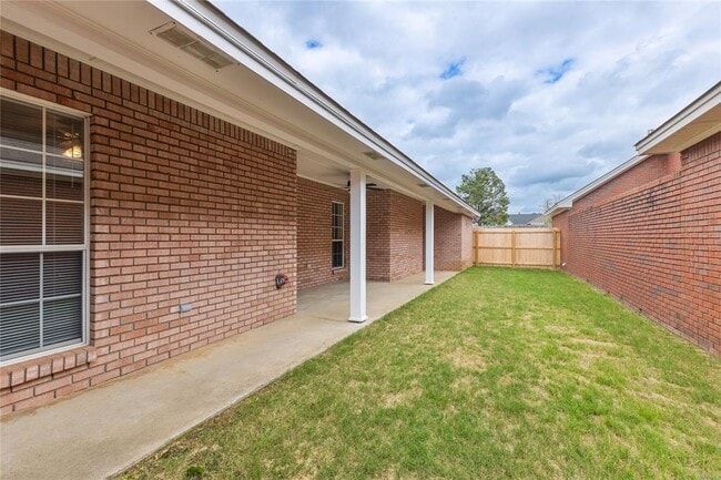 Building Photo - 1703 Pebble Creek Dr