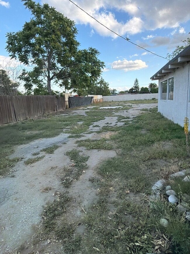 Building Photo - 265 Hudson Dr