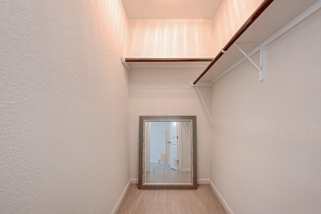 Building Photo - 2803 Kings Crossing Dr