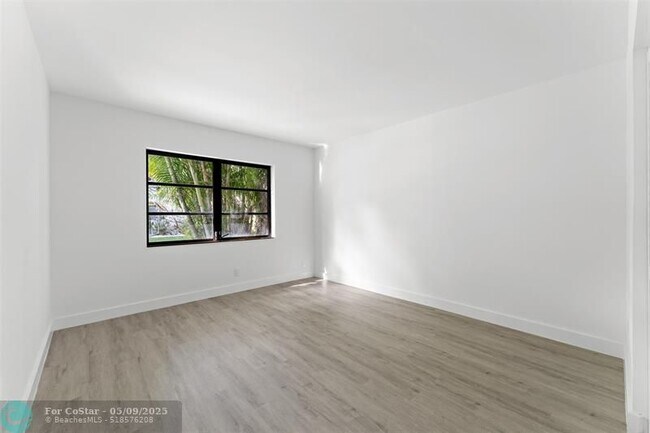Building Photo - 3105 Oakland Shores Dr