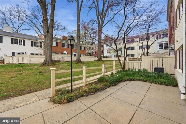 Building Photo - 1193 N Van Dorn St