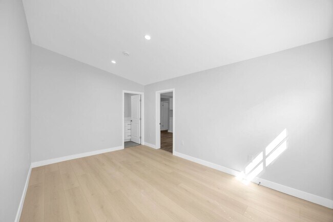 Building Photo - 1603 Vuelta Grande Ave