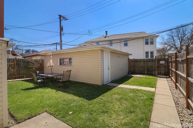 Building Photo - 5814 N Elston Ave