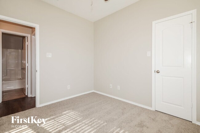 Building Photo - 979 Arbor Way