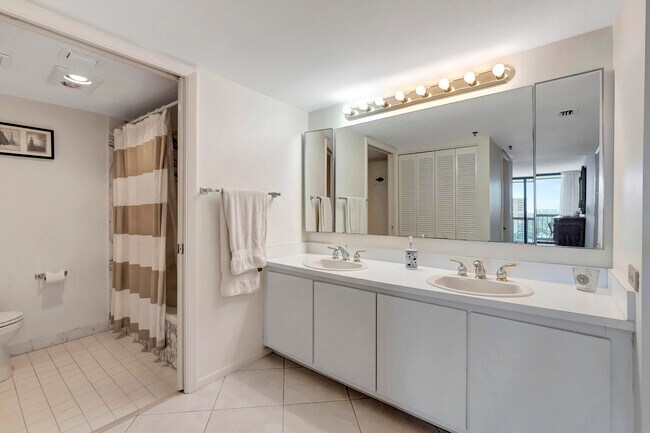 Building Photo - 4740 S Ocean Blvd