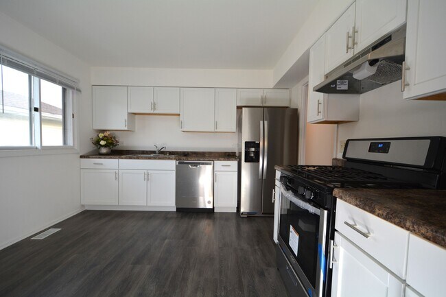 Building Photo - 1360 Devonshire Ln