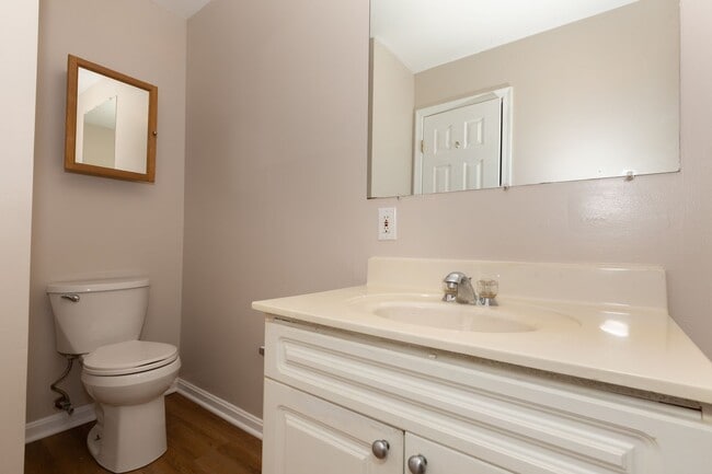 Building Photo - 3 bed/2 bath Single Family Home in Martins...
