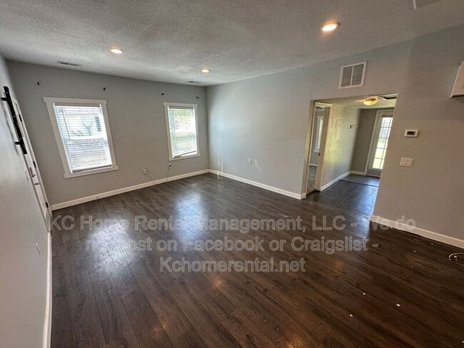 Building Photo - 316 W Elm St