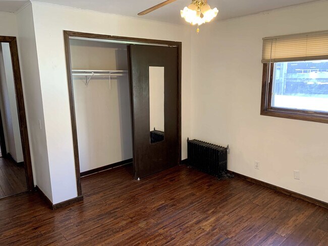 3BDR with hardwood floors - 438 N Frances St