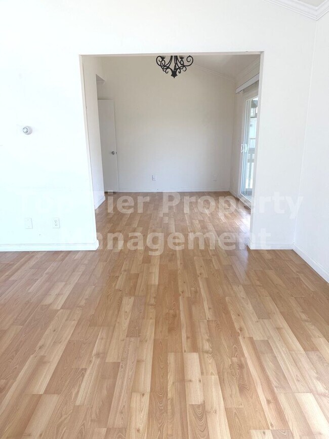 Building Photo - ***Beautiful Oceanfront 3 bed, 2 bath, 2,076 sqft House in Carlsbad Village - Available 06/15***