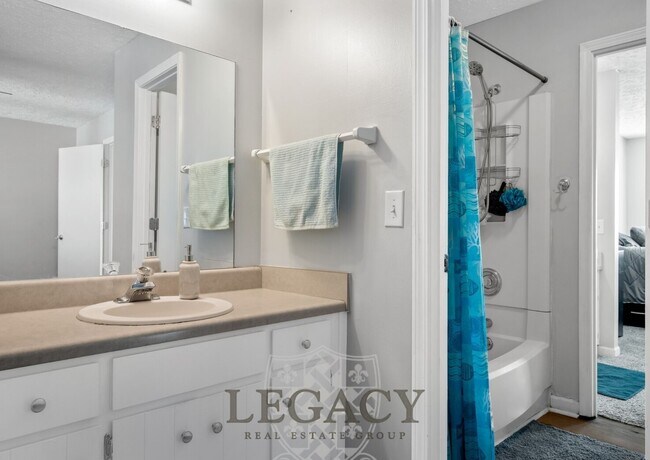 Building Photo - 748 Lake Terrace Dr