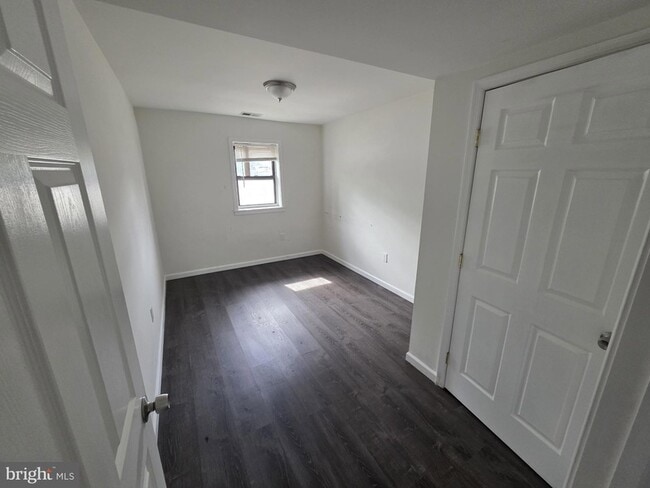 Building Photo - 203 E Cedarville Rd