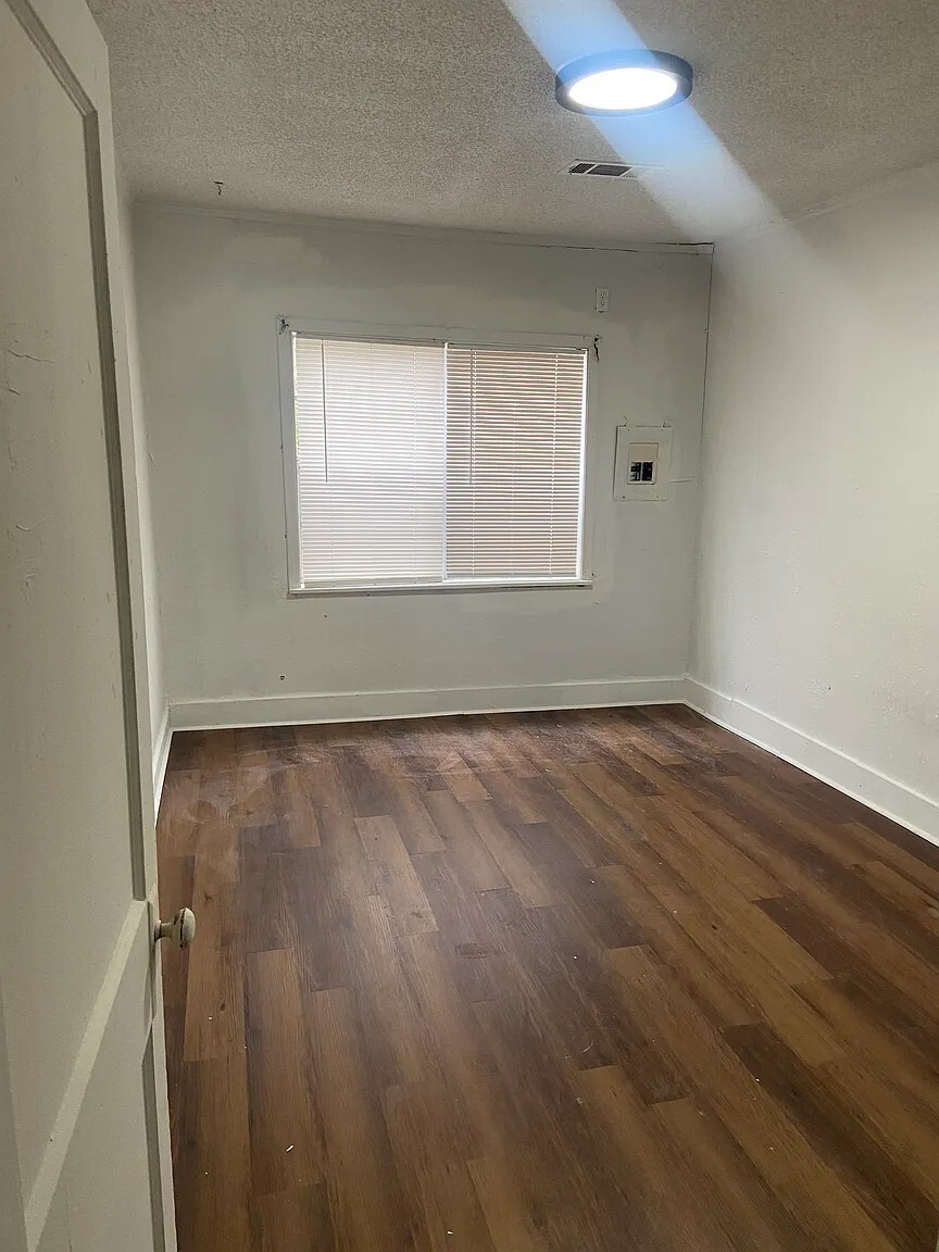 Building Photo - 1610 Hearn St