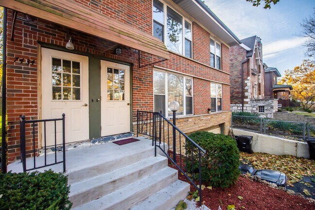 Primary Photo - (852) 7434-36 Delmar